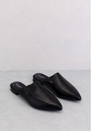 حذاء روكبورت سهل الإرتداء نسائي أسود
